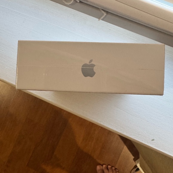 Apple AirPods (unopened) - Picture 4 of 7